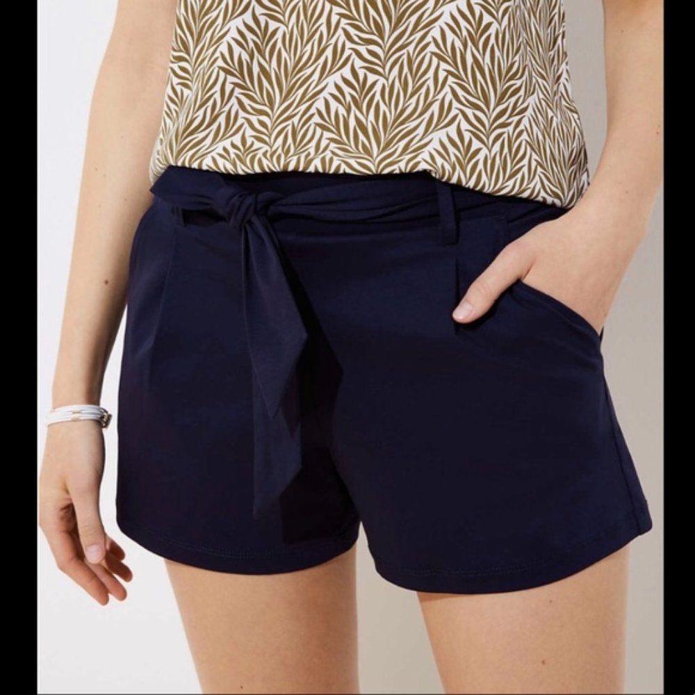 Loft Knit Navy Blue Pull On Fluid Shorts with Belt, size medium